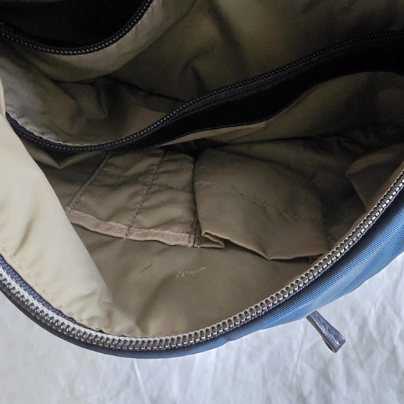 Tumi Blue Sumatra Messenger Bag with Adjustable Strap and Durable Fabric - Picture 10 of 13